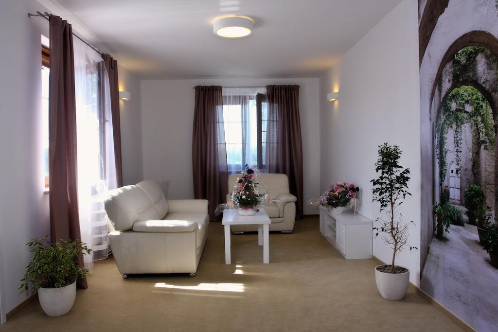 Hotel Ambasada Krobia 部屋 写真